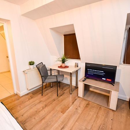 The Lincoln Suites - Central Shabbat Friendly Apartments بوخارست المظهر الخارجي الصورة
