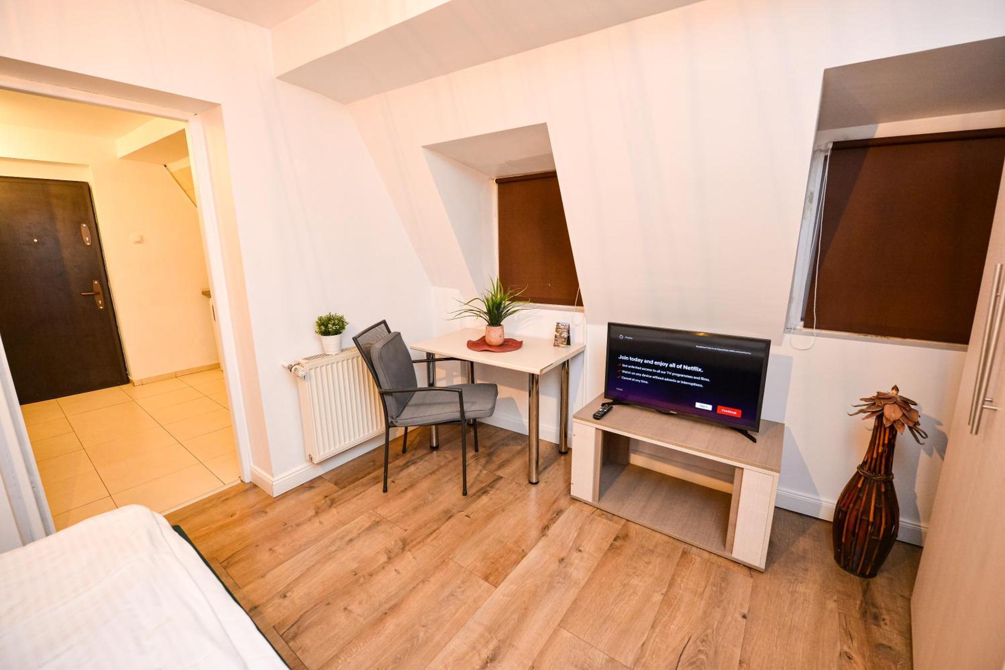The Lincoln Suites - Central Shabbat Friendly Apartments بوخارست المظهر الخارجي الصورة
